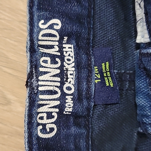 Oshkosh shorts 12m - Picture 2 of 4